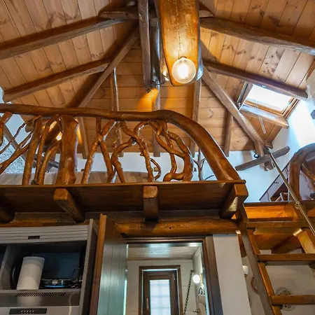 μountain Whispers Apartment