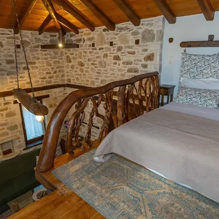 Apartment μountain Whispers Mouresi