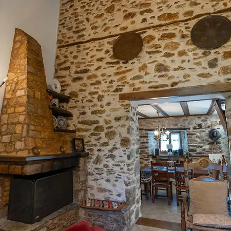 μountain Whispers Apartment