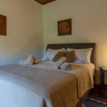 μountain Whispers Apartment *