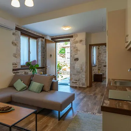 μountain Whispers * Mouresi