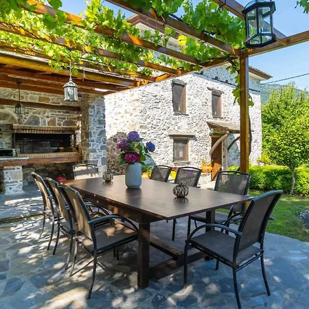 Apartment μountain Whispers Mouresi