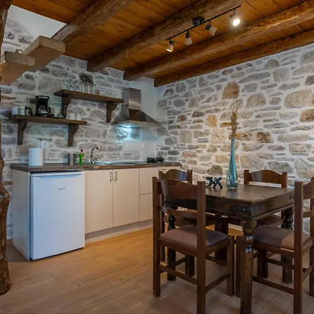 μountain Whispers Apartment *