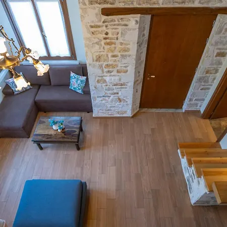 μountain Whispers Apartment