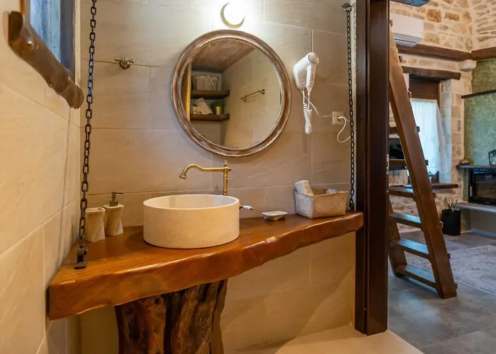 μountain Whispers Apartamento Mourésion