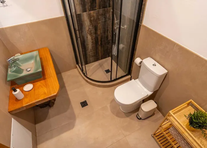 μountain Whispers Mourésion