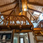 μountain Whispers Apartment