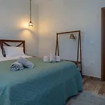 μountain Whispers Apartment *
