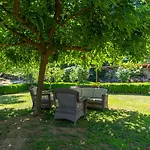 μountain Whispers Apartment