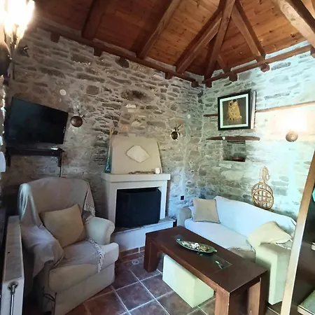 μountain Whispers Apartment