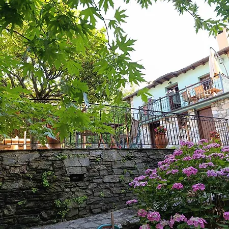 μountain Whispers Apartment