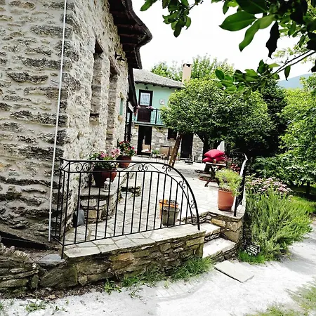 μountain Whispers アパート