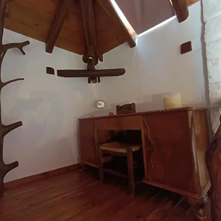 μountain Whispers Apartment