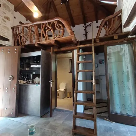 μountain Whispers Apartment