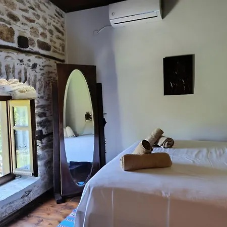 μountain Whispers Apartment
