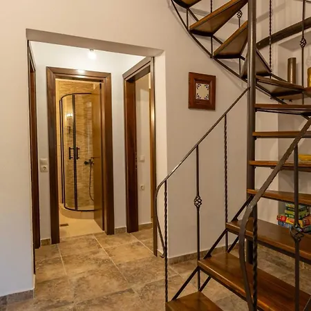 μountain Whispers アパート