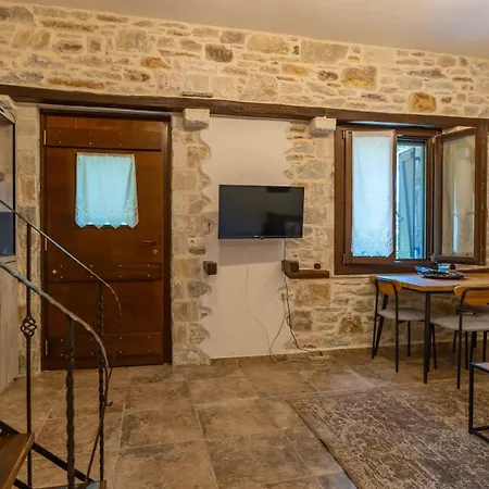 アパート μountain Whispers *