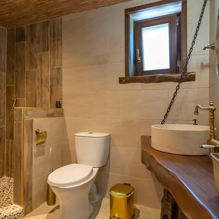 μountain Whispers アパート Mourésion