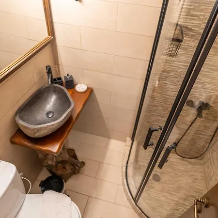 μountain Whispers アパート