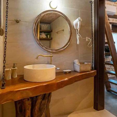 μountain Whispers アパート Mourésion