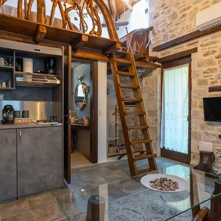 アパート μountain Whispers *