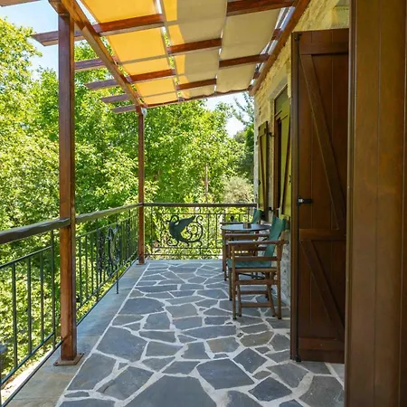 μountain Whispers アパート Mourésion