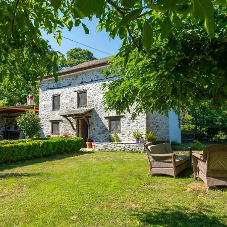 μountain Whispers アパート