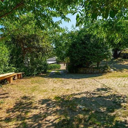 μountain Whispers アパート Mourésion