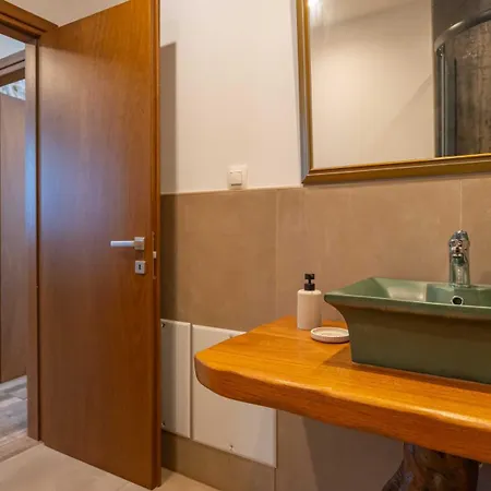 μountain Whispers * Mourésion