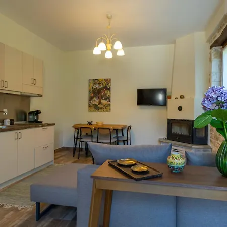 アパート μountain Whispers