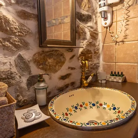 アパート μountain Whispers *