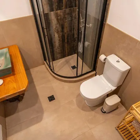 μountain Whispers Mourésion