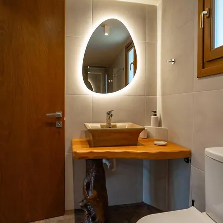 μountain Whispers アパート Mourésion