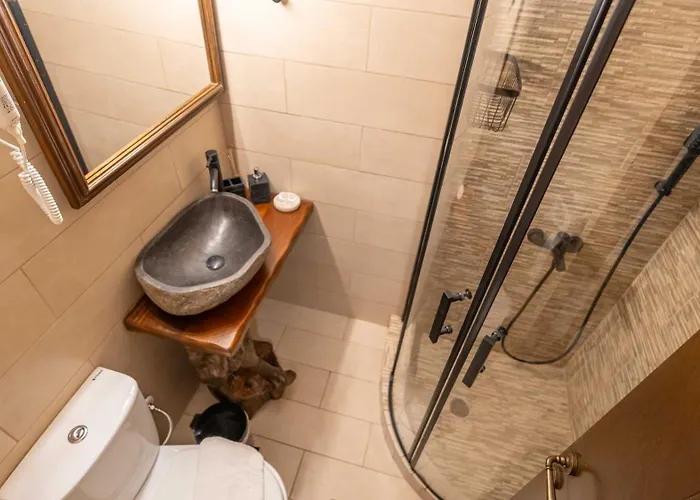 μountain Whispers Apartment