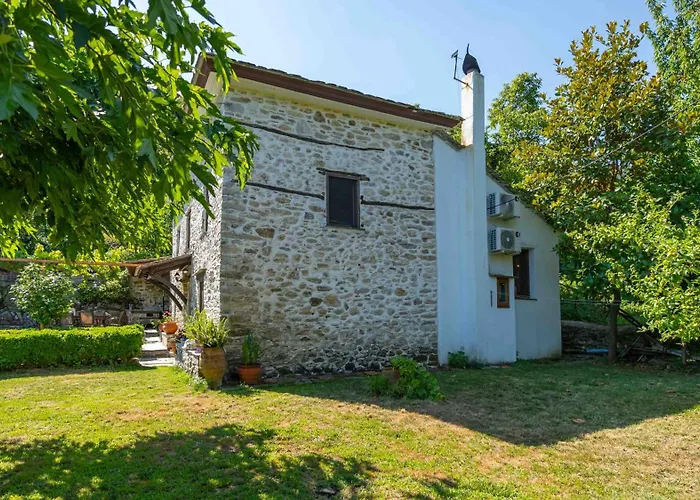 μountain Whispers Mourésion