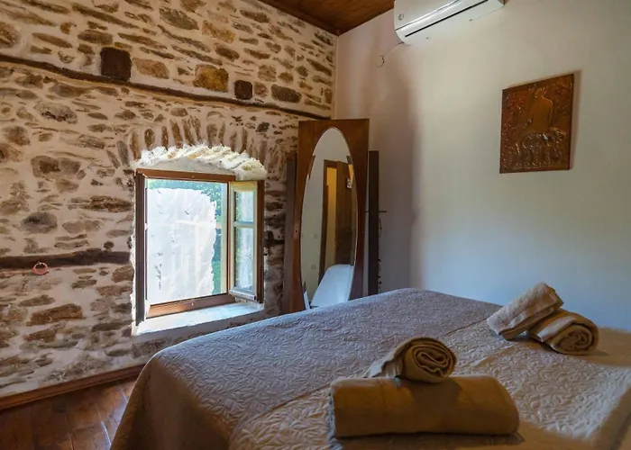 μountain Whispers Apartamento Mourésion