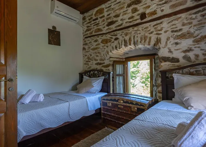 μountain Whispers Mourésion