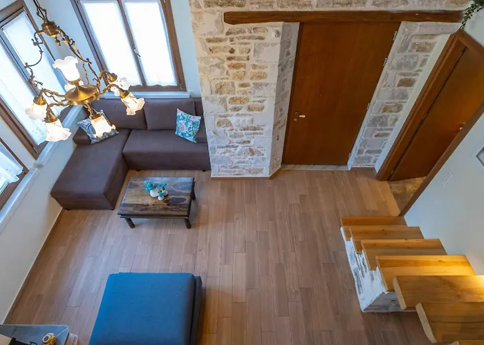 μountain Whispers Apartment